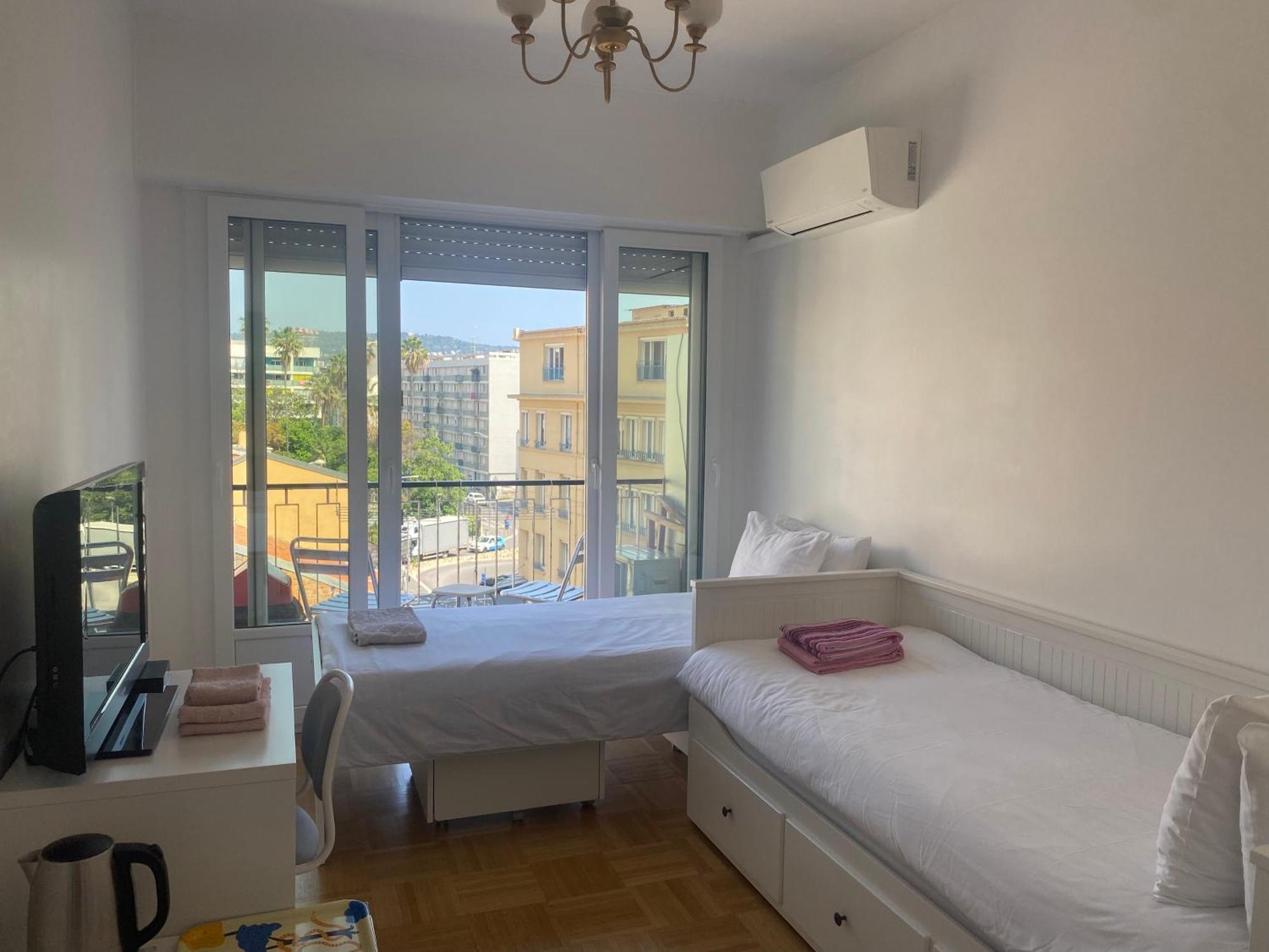 Mirela's Private With Key, Ac, Lift & Balcony In The Center Of On The Cote D'azur * Nizza