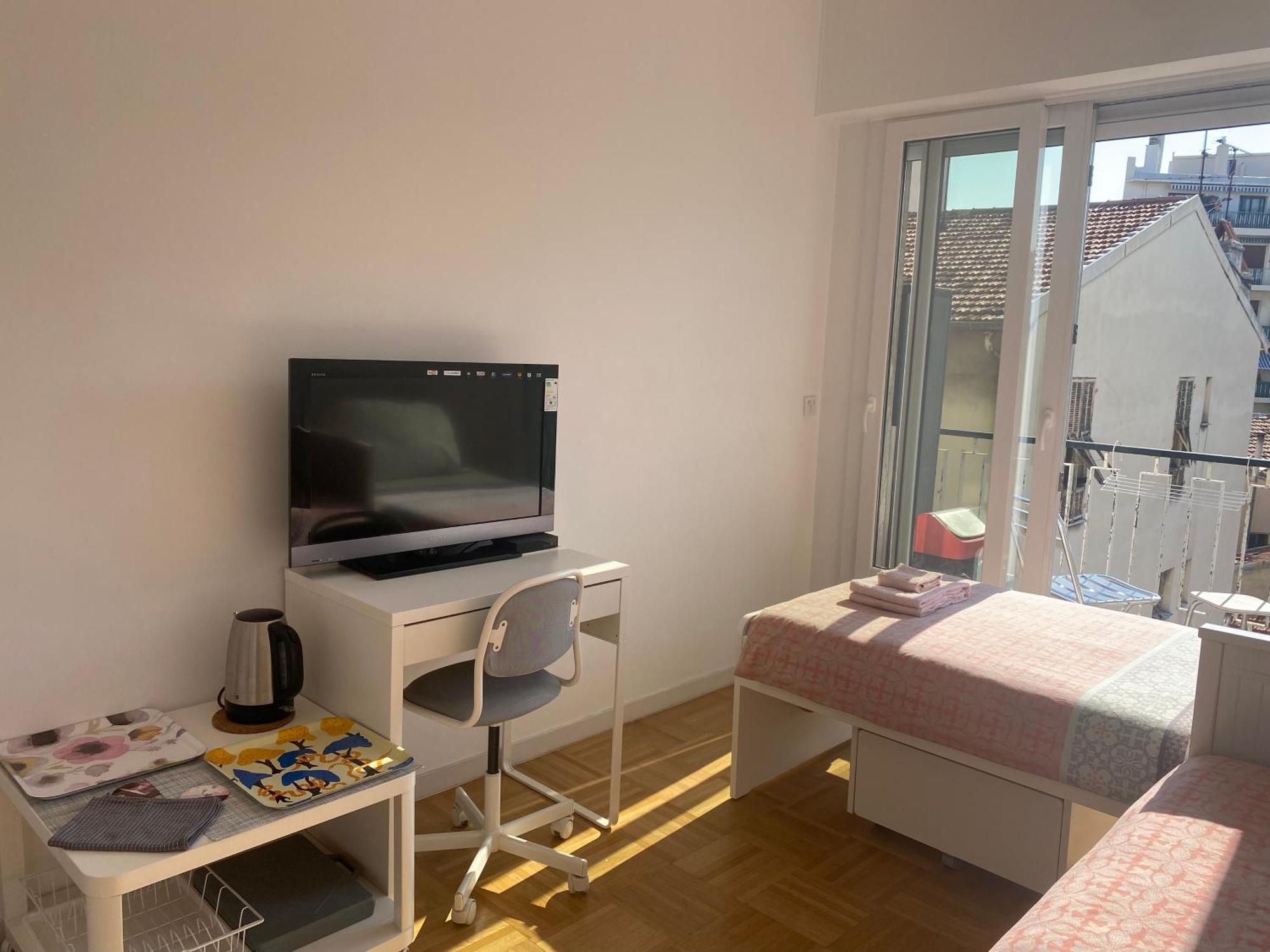 Mirela's Private With Key, Ac, Lift & Balcony In The Center Of On The Cote D'azur Alloggio in famiglia