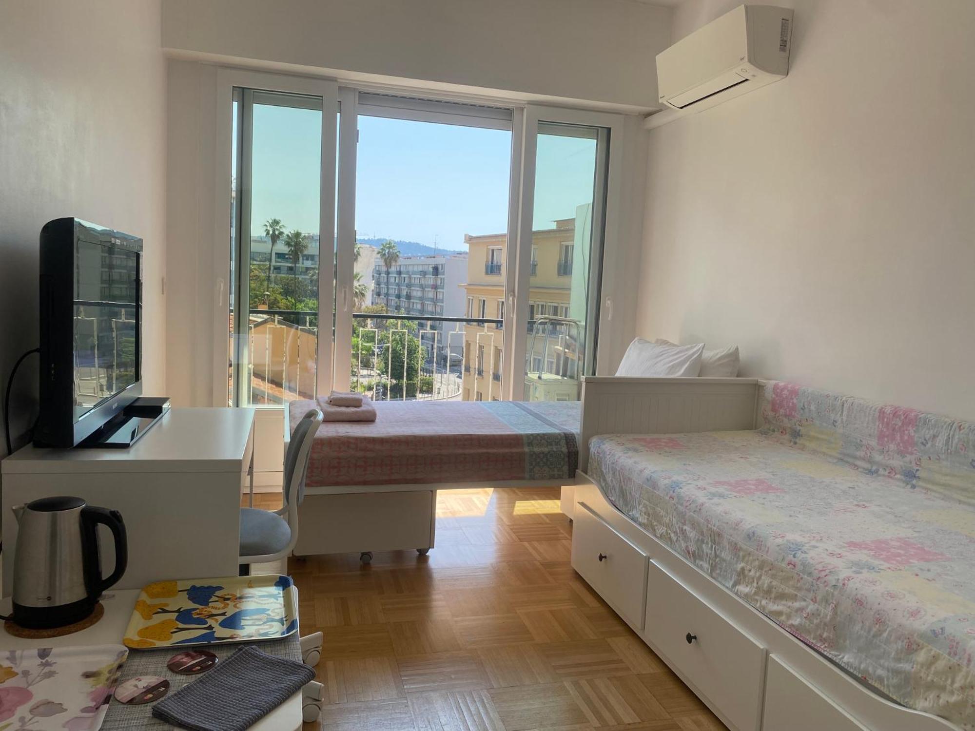 Mirela's Private With Key, Ac, Lift & Balcony In The Center Of On The Cote D'azur Nizza